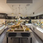 Hotel Hampton By Hilton Old Town 3*