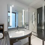 Hotel Hampton By Hilton Old Town 3*