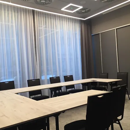 ホテル Hampton By Hilton Old Town 3*