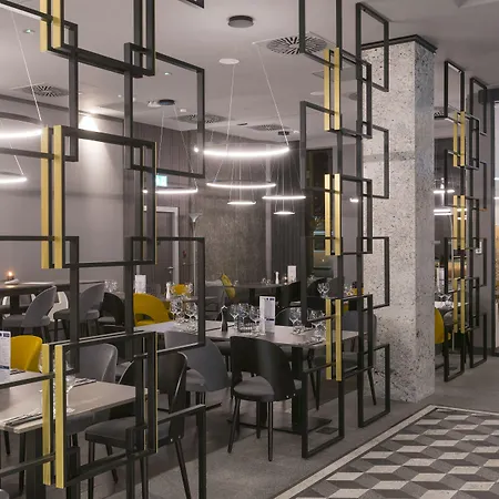 Готель Hampton By Hilton Old Town Познань