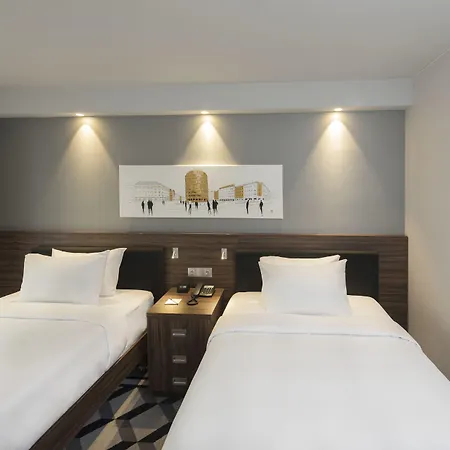 Готель Hampton By Hilton Old Town Познань