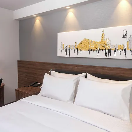 ホテル Hampton By Hilton Old Town 3*