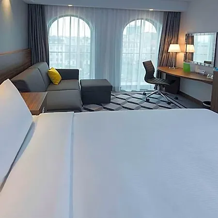ホテル Hampton By Hilton Old Town 3*