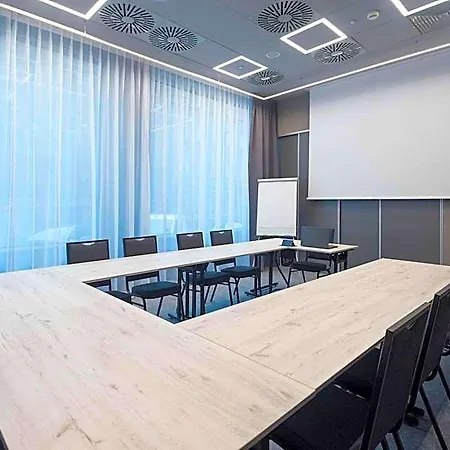 ホテル Hampton By Hilton Old Town 3*