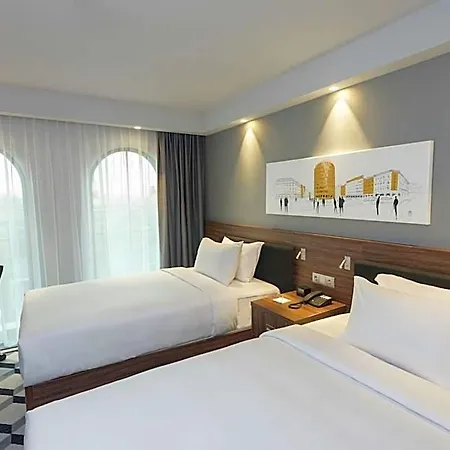 Hampton By Hilton Old Town 3*