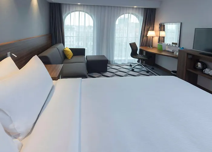 Hotel Hampton By Hilton Old Town 3*