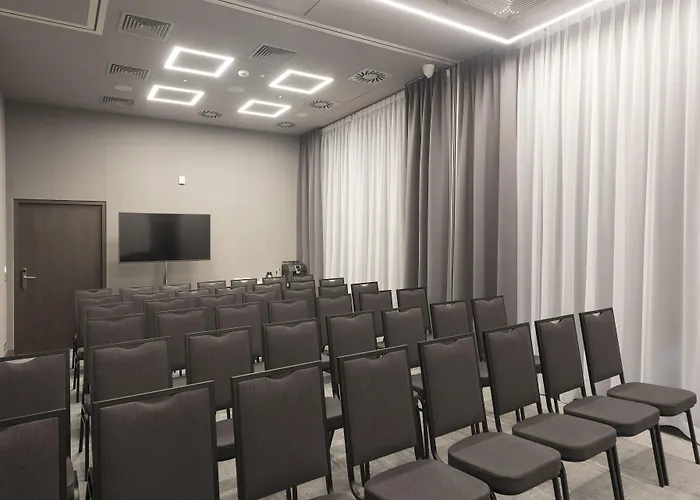 Отель Hampton By Hilton Old Town