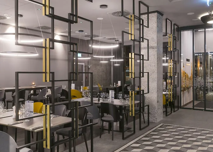 Отель Hampton By Hilton Old Town Познань