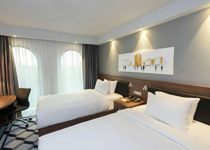 Отель Hampton By Hilton Old Town