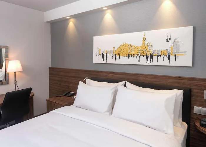 Hotel Hampton By Hilton Old Town 3*