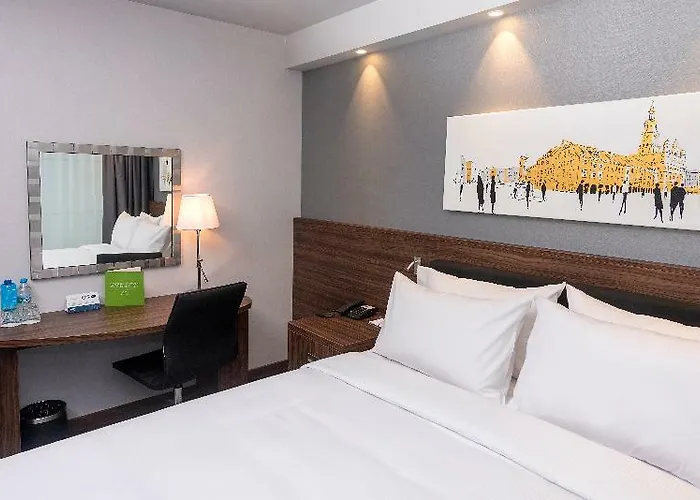 Hampton By Hilton Old Town Познань